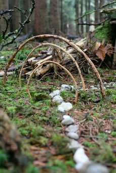 "bild" Herbst, Steine, Ritual, Heilsingen, Klangmassage