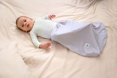 Baby im Strampelsack Lavendel von LÄSSIG