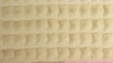 blassgelb
