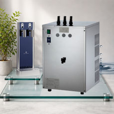 BluglassTower+Blupura-Box80 Untertisch-Wasserspender mit professioneller Zapfsäule und Festwasseranschluss.