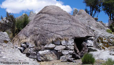 pequeñas chozas con material del lugar