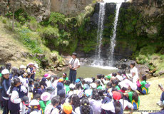 Explicando sobre la historia de la Catarata