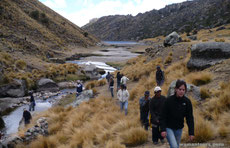 Camino hacia la comunidad de Oqolio