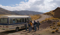 Llegando a Oqolla para iniciar Llama trek