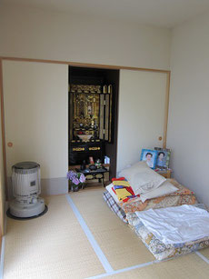 居間の隣の小さな和室が今は赤ちゃんのお昼寝部屋になっています。