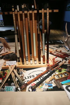 手前に置かれた2本のジョシュ・トレードウェイは…………