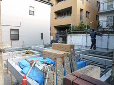 足場の組み立て作業