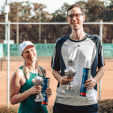 Strahlende Sieger*innen des Schleifchenturniers waren Katharina Kurz und Daniel Zens.