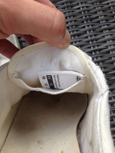 Hier siehst Du die Zungentasche. Im Lieferumfang inbegriffen war ein kleines Samenbeutelchen. Damit vergäbst Du die Oat Shoes und bringst sie zum blühen.