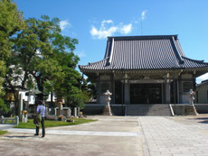 　　　　　　　　薬仙寺本堂