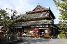 真田庵(左に真田正昌幸の墓所もある)