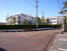 九谷焼 酒井百華園 寺井中学校校門前