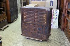 桐たんす 桐タンス 桐箪笥 時代箪笥 修理 再生 更生 修繕 洗濯 洗い 杉山箪笥店　壇ふみ 格安 安い お値打ち 職人 安心 黒檀箪笥 茶箪笥 水屋戸棚 帳場箪笥 欅箪笥 漆　漆塗り　拭き漆 桐たんすリメイク 古い箪笥修理 和箪笥 箪笥　和ダンス リメイク タンス修理 古いタンス 掃除 タンス リフォーム　桐の箪笥リメイク　タンスクリーニング　桐タンスリメイク　桐のタンス修理　桐たんす削り直し　桐箪笥リフォーム　桐箪笥修理　桐たんす修理　桐たんす再生　桐たんす洗い　桐箪笥更生　古い箪笥修理　和箪笥修理　