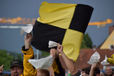 Freundliche Verabschiedung des FSV durch den Scheyerer Fan-Block