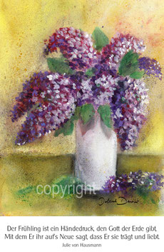 violetter Flieder in weisser Vase mit Gedicht von Julie v. Hausmann
