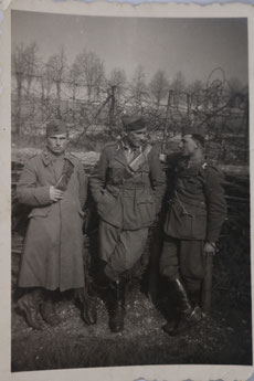 MIO PADRE MARIO (AL CENTRO) DURANTE LA SECONDA GUERRA MONDIALE, IN JUGOSLAVIA