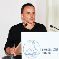 Tom Schindler - Dozent und Leiter des Workshop "Achtsamkeitsmeditation" der Tagung WahnSinn