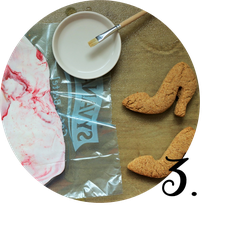 Bild: Ob Kekse, Plätzchen oder Cookies - mit diesem Rezept für Mürbeteig Kekse und Fondant backst Du schnell besondere Kekse für jeden Anlass, von Partystories.de
