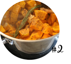 Bild: Rohkostplatte mit Kräuterquark aus dem Kürbis, herbstliches und schnelles Kürbisrezept, gefunden auf Partystories.de