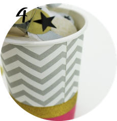 Bild: DIY Konfettikanonen aus Pappbechern - ganz einfach selbst gemacht, perfekt für die Hochzeit, Silvester oder als Konfetti Popper, gefunden auf Partystories.de