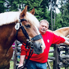 Ulrich Henk mit einem Pferd