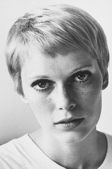 Mia Farrow et sa coupe de cheveux par Vidal Sasoon