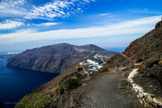hiking trail to Oia