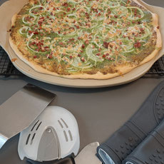 Servierfertige Flammkuchen