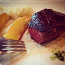 Bodenständig: Steak mit Kräutermarinade