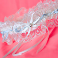 Strumpfband mit blauen Details