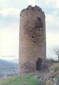Torre cilindrica (foto S. Farinella©)