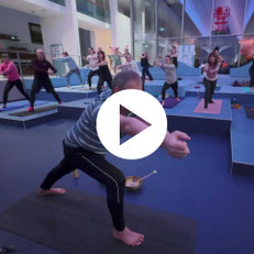 Video-Vorschaubild - Kuriose Yoga-Positionen im Bremerhavener Schifffahrtsmuseum
