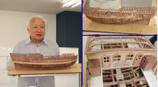 組立治具から切離し、順次制作進行中の作品を解説中の飯沢講師。甲板、艤装品の取付けのほか一部木製の装飾品等が艤装されています。