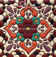   <img src="azulejo-artesanal-decorado-realzado-tipo-talavera.jpg" alt=" Azulejo Realzado Decorado Relieve para Baños Coloniales - Cocinas Mexicanas, Inserto para Pisos de barro, Escaleras Coloniales" style="max-width:100%; height:auto; border-radius:12px
