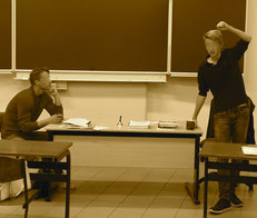 "Gewaltmensch und seine Nemesis"- Spiegelberg und Moor im Standbild :-)