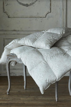 保温力の高い上質な羽毛で作った「羽毛掛ふとん」 - 埼玉県加須市の