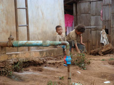 Village Hmong, Enfants