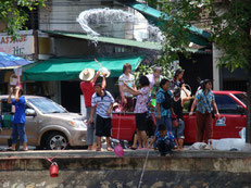 Chiang Mai, Songkran au bord du canal