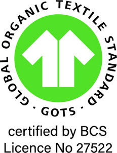 GOTS-Siegel (Global Organic Textile Standard) mit grünem Kreis und weißem Pfeilmotiv, darunter der Text „certified by BCS Licence No 27522“.