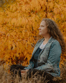 Susanne Kruse – Coaching, Frequenzarbeit und Bewusstsein – in ruhiger Natur, verbunden mit Klarheit und innerer Führung.