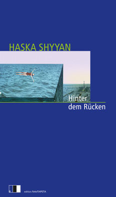 Das Cover von "Hinter dem Rücken" zeigt eine Schwimmerin.