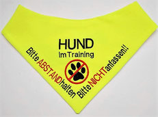 Hund im Training, Halstuch, Angsthund, Hundehalstuch bestickt