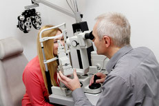 Augenprüfung und Kontaktlinsenanpassung Brillen Schmitz Lohne
