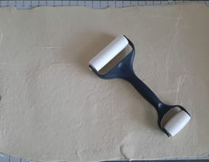 Teig ausrollen auf der Teigunterlage von Pampered Chef®