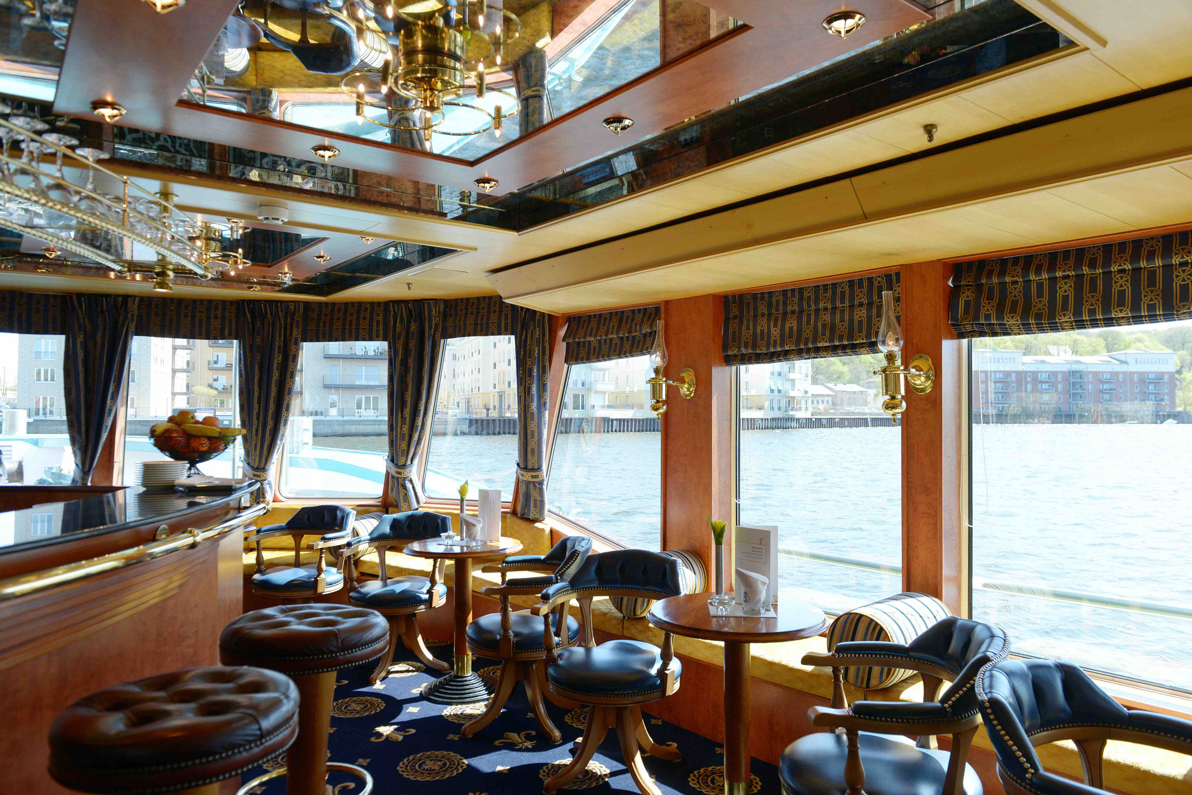 MS Thurgau Saxonia Panorama Lounge mit Bar