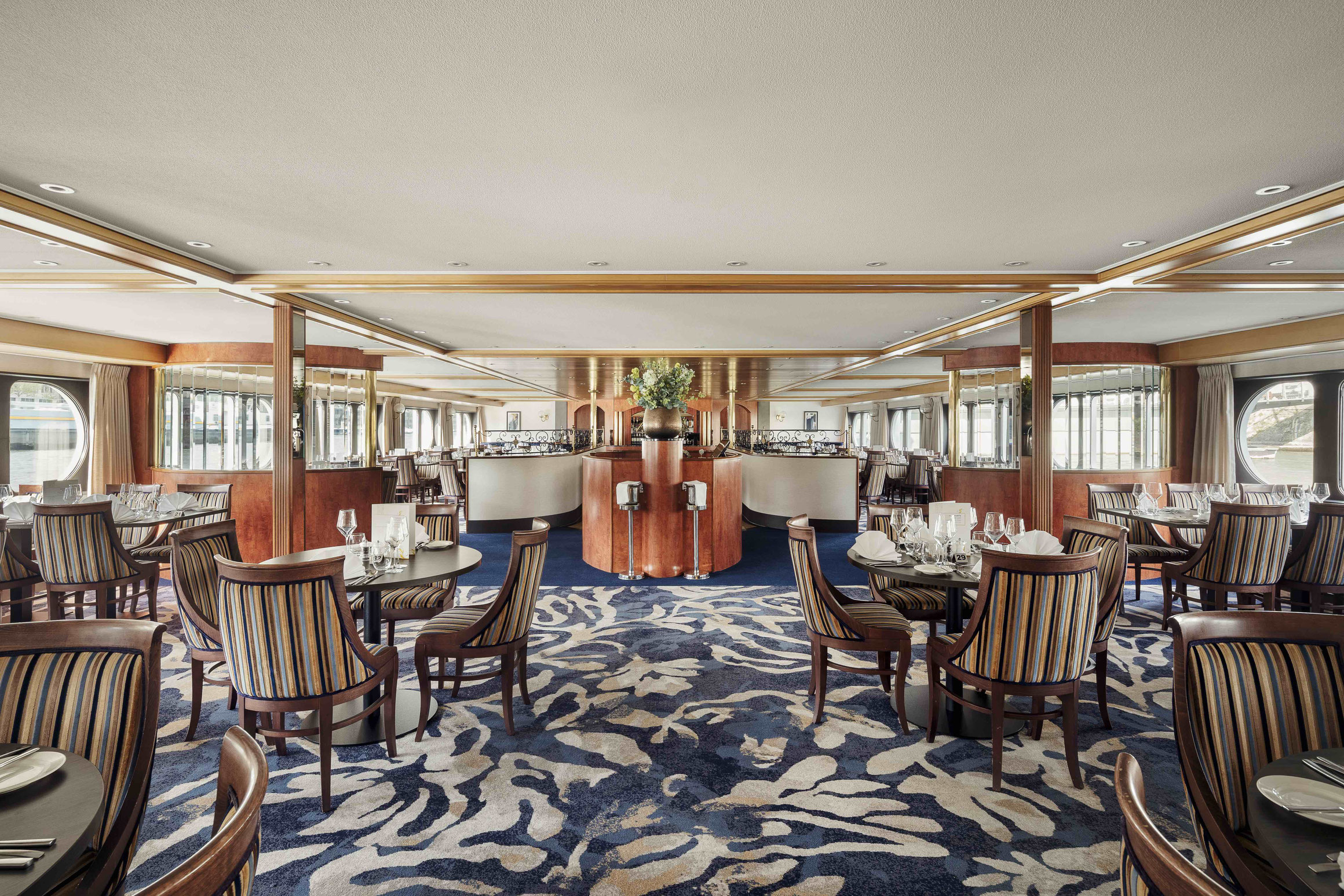 VIVA GLORIA Riverside Restaurant
