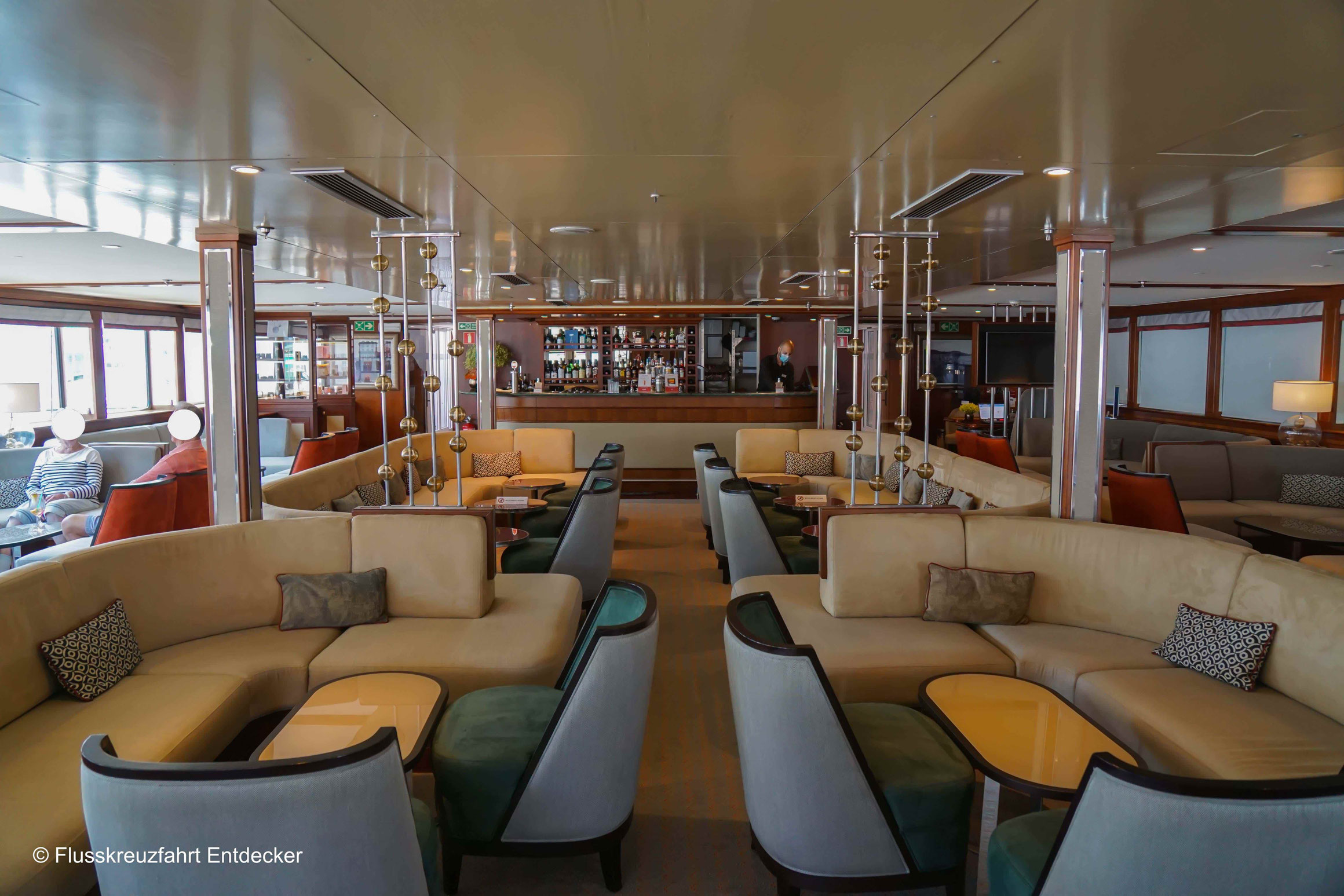 MS Douro Cruiser Panorama Lounge mit Bar