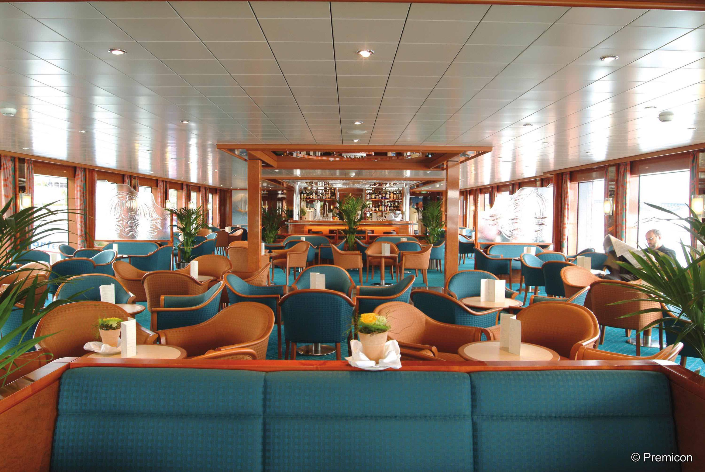 DCS Amethyst Panorama Lounge mit Bar