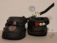 Hufschuhe mit Telefonnummer beschriftet bei Verlieren unterwegs