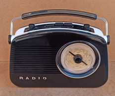 Radios, tocadiscos y proyectores. Cámaras de fotos